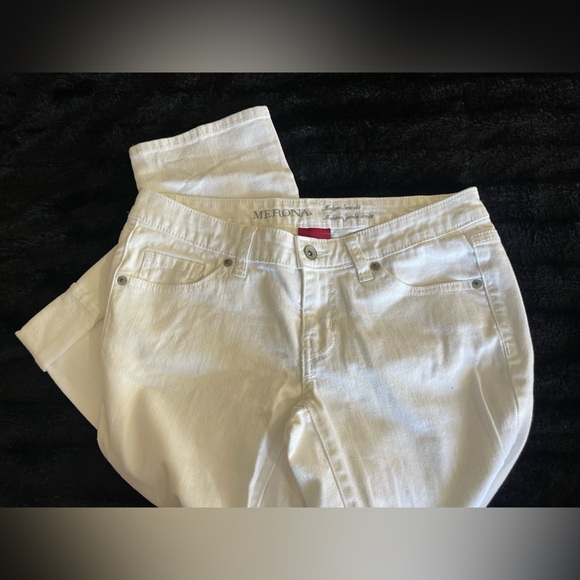 Women’s White Straight Denim Jeans. Size 4 - Picture 2 of 4